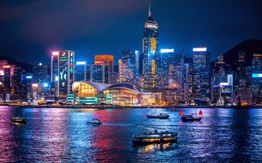 Hong kong skyline view with the boats in the water