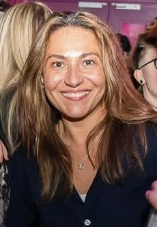 A smiling picture of Carly