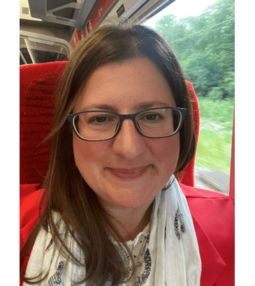 A selfie picture of Vera sitting in a train